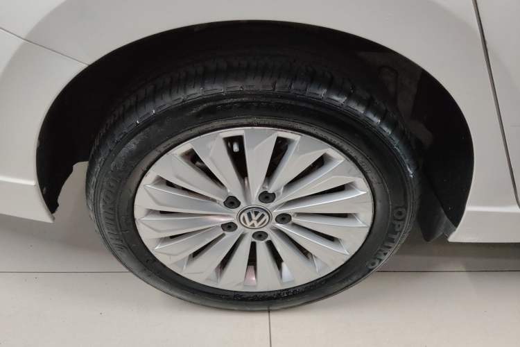 Used Volkswagen Lavida 2018 1.5L Automatic Comfort Edition China V Standard Right Rear Wheel Hub