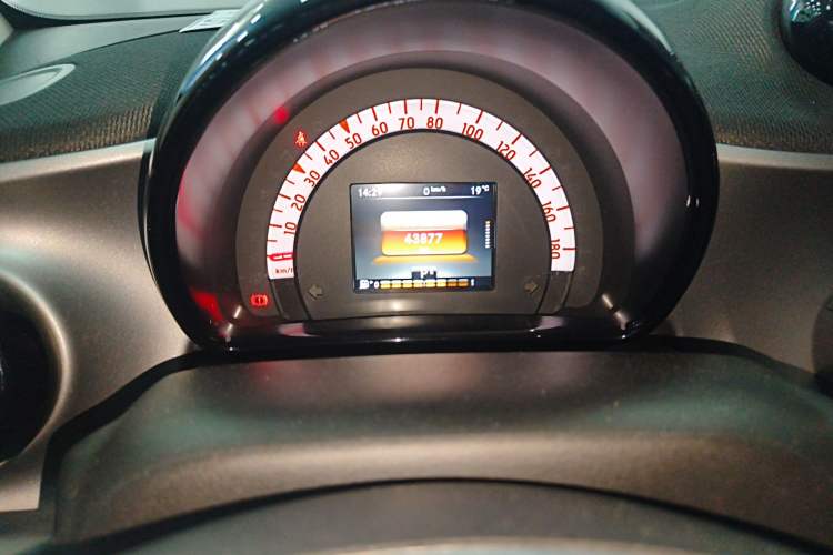 Used smart fortwo 2019 0.9T 66kW Hardtop Wind Power Edition China VI Instrument Cluster