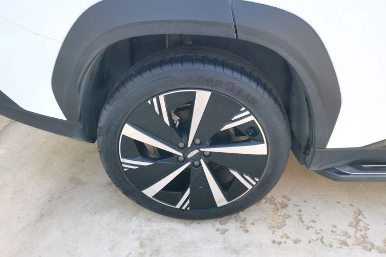 Used Geely Auto FX11 2023 1.5TD Leishen Hi·F Super Rui Right Rear Wheel Hub