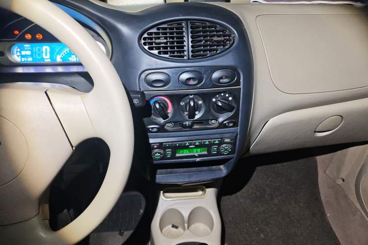 Used Chery QQ3 2012 Stylish Edition 1.0L Manual Start-Up Model Audio And AC Panel