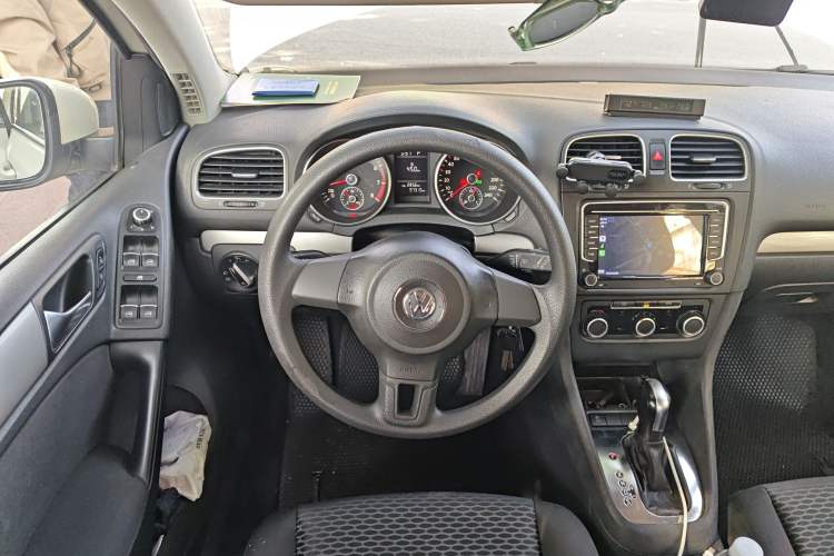 Used Volkswagen Golf 2012 1.6L Automatic Fashion Model