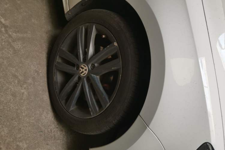 Used Volkswagen Sagitar 2018 280TSI DSG Luxury Model Right Front Wheel Hub