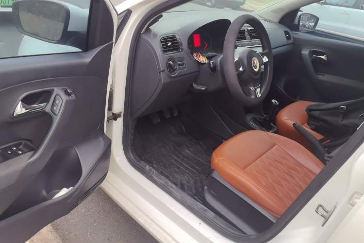 Used Volkswagen Polo 2011 1.4L Manual ZhiLe Edition