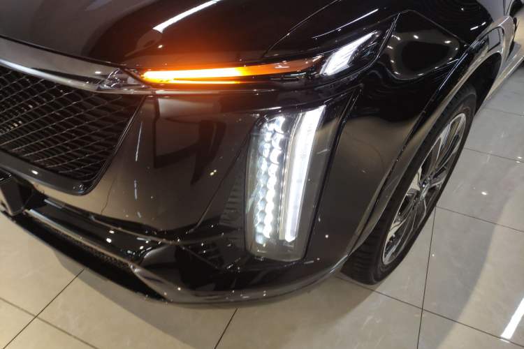 Used Cadillac XT5 2025 2.0T Platinum Edition
