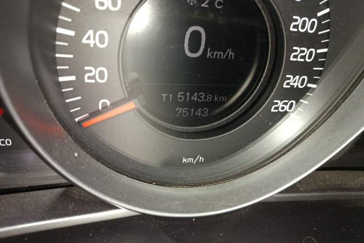 Used Volvo V40 2013 2.0T Zhiyi Edition