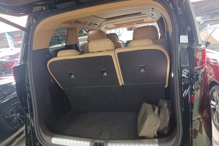 Used Denza D9 2025 DM-i Smart Drive 1020 Four-Wheel Drive Premium Model