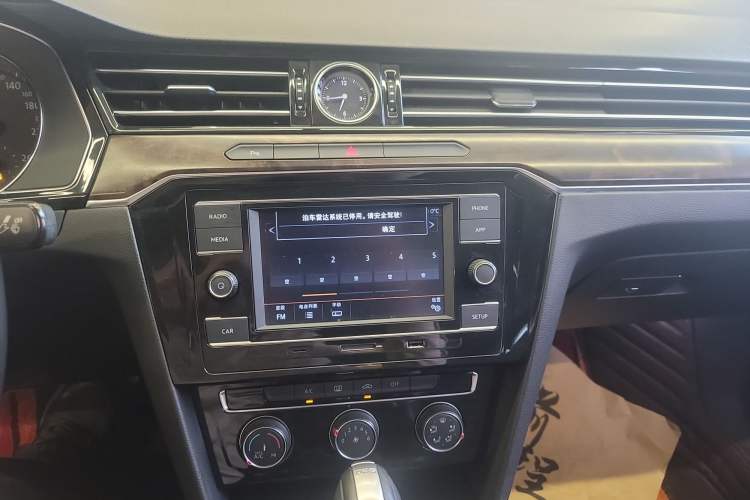 Used Volkswagen Magotan 2019 330TSI DSG Leading Model China VI Standard Audio And AC Panel