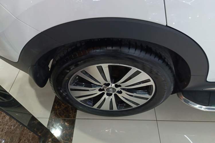 Used Kia Sportage R 2015 2.0L Automatic Two-Wheel Drive DLX Model Right Rear Wheel Hub