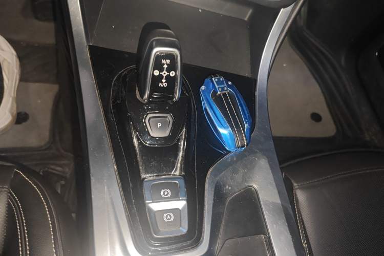 Used Lynk & Co 01 2017 2.0T Two-Wheel Drive Pro Edition Gear Lever