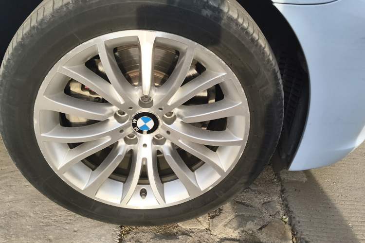 Used BMW 5 Series 2014 525Li Luxury Design Package Right Front Wheel Hub