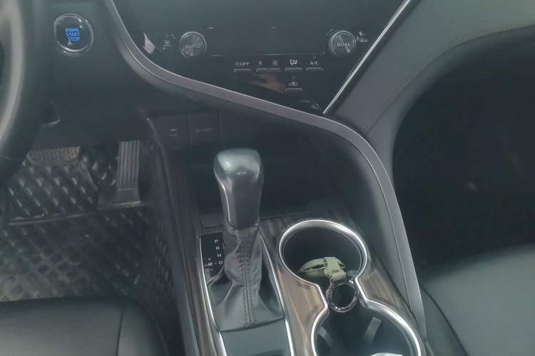 Used Toyota Camry 2019 Revised Version 2.0G Luxury Edition Gear Lever