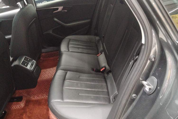Used Audi A4L 2020 40 TFSI Fashionable and Elegant Model Left Rear Seat
