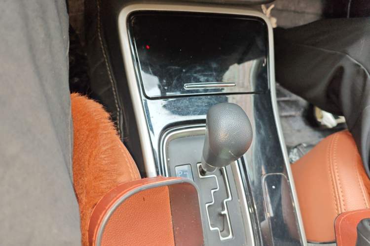 Used Mitsubishi Outlander 2021 2.0L Two-Wheel Drive Comfort Edition 5 Seats Gear Lever