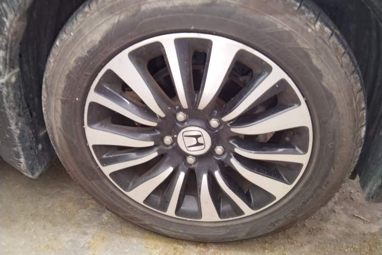 Used Honda Crider 2013 1.8L automatic luxury edition Right Front Wheel Hub