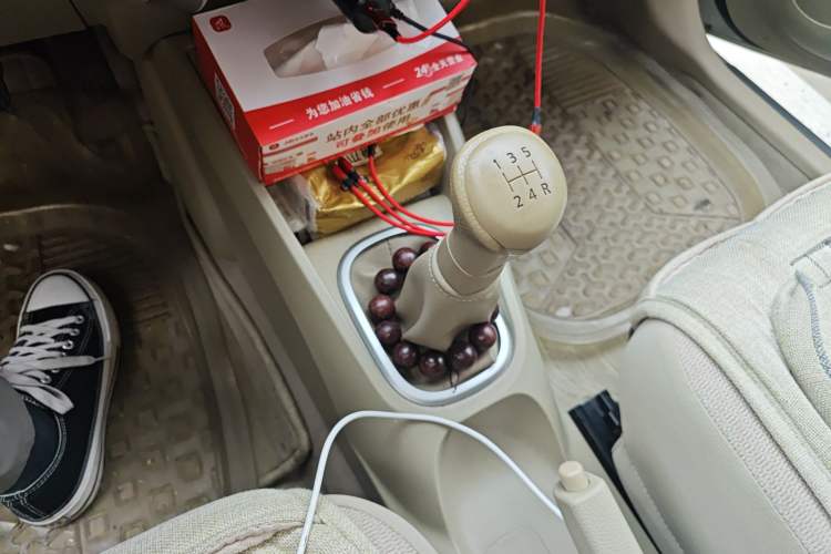 Used Venucia D50 2012 1.6L Manual Comfort Edition Gear Lever