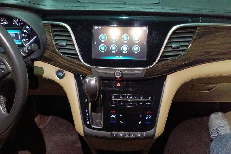 Used Buick GL8 2017 ES 28T Luxury Model China V Standard
