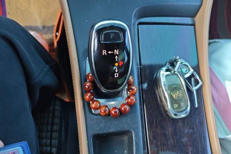 Used Buick LaCrosse 2016 20T Elite Edition Gear Lever