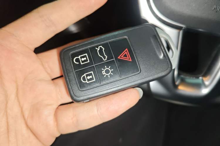 Used Volvo V60 2017 T5 Zhiyi Edition China V Standard Vehicle Key