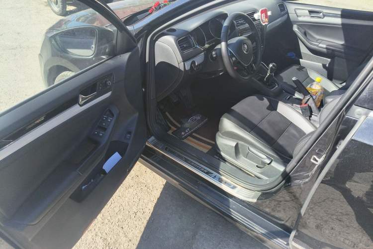 Used Volkswagen Sagitar 2015 230TSI Manual Comfort Version Driver Seat