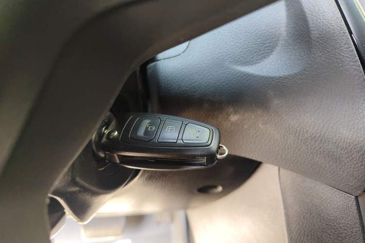 Used Ford Focus 2012 Hatchback 1.6L Automatic Fashion Edition Vehicle Key