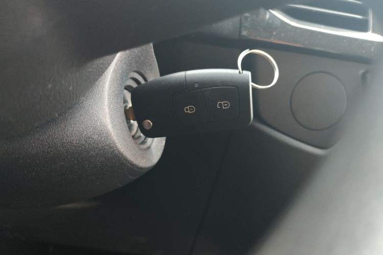 Used JMC Fushun 2023 2.0T Manual Mid-Drive Mid-Roof Commercial Multi-Purpose 7-Seater Passenger Vehicle