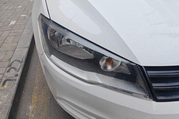 Used Volkswagen Jetta 2015 Value Edition 1.6L Manual Fashionable Style