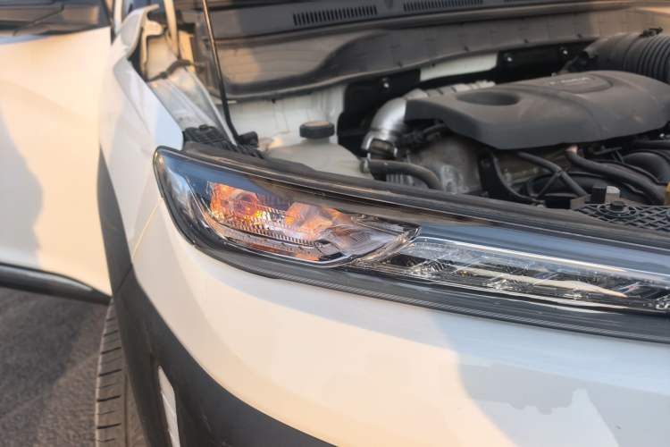 Used Hyundai ENCINO 2018 1.6T Dual-Clutch Zhilian Edition China V Standard Right Front Headlight