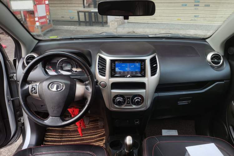 Used Great Wall M4 2012 1.5L Manual Luxury Version Center Console