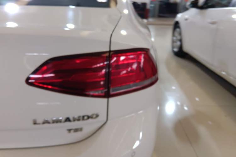 Used Volkswagen Lamando 2015 230TSI DSG Fashion Edition
