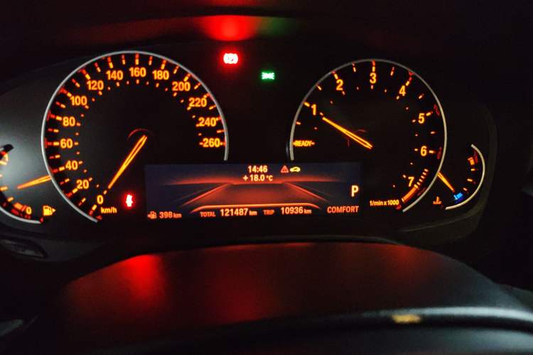 Used BMW 5 Series 2018 528Li Launch Special Edition Odometer Close Up