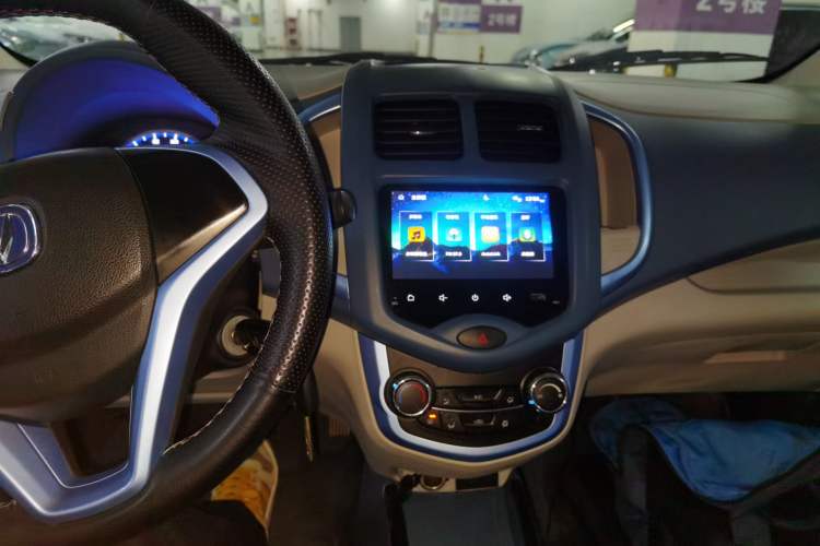 Used CHANGAN Benni E-Star 2021 National Edition Colorful Version Lithium Iron Phosphate (31.86 kWh) Audio And AC Panel