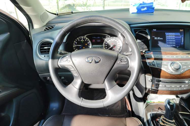 Used Infiniti QX60 2016 2.5 S/C Hybrid Two-Wheel-Drive Excellence Edition China V Standard
