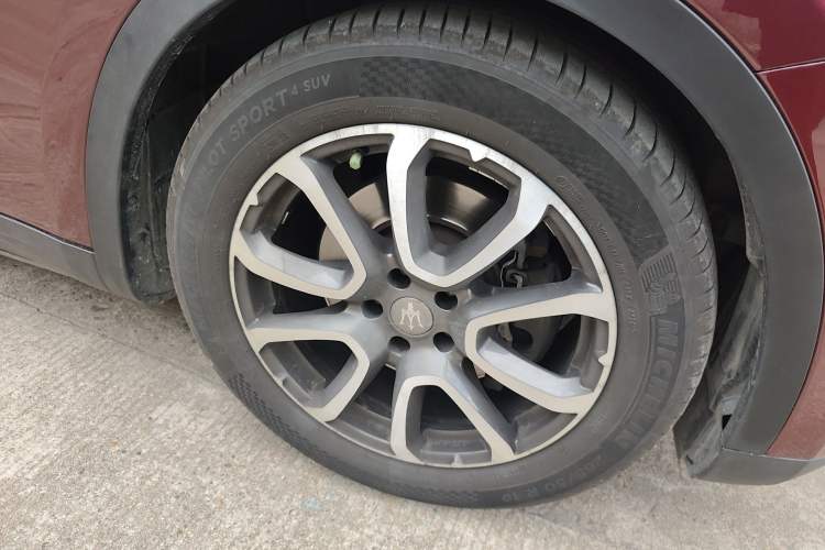 Used Maserati Levante 2016 3.0T Standard Edition Right Front Wheel Hub