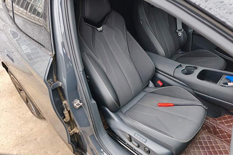 Used Volkswagen ID.UNYX 2024 Revised Pro Long-Range Version Right Front Seat