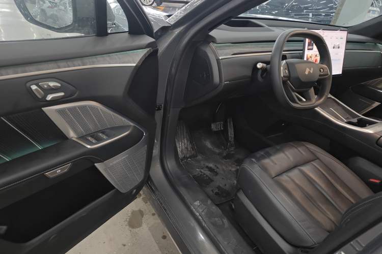 Used ONVO Luxeed L90 2025 Model—Max Six-Seater Version
