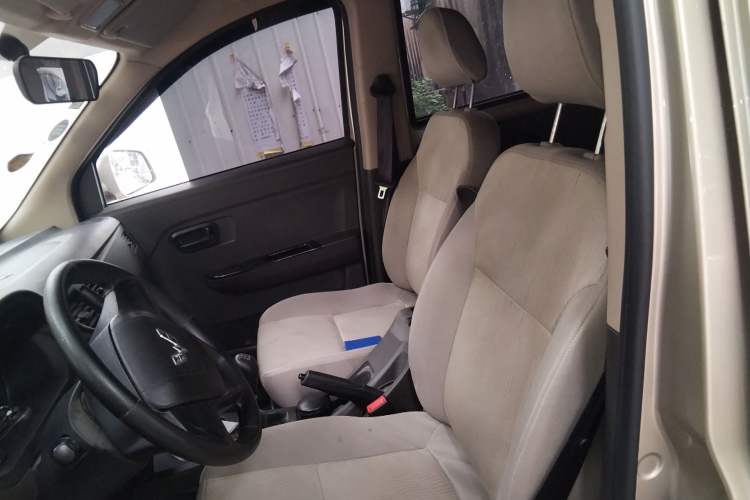 Used Wuling Rongguang V 2018 1.5L Standard Version
