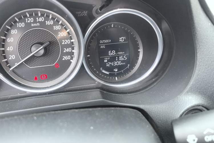 Used Mazda Atenza 2015 2.0L Blue Sky Fashion Edition
