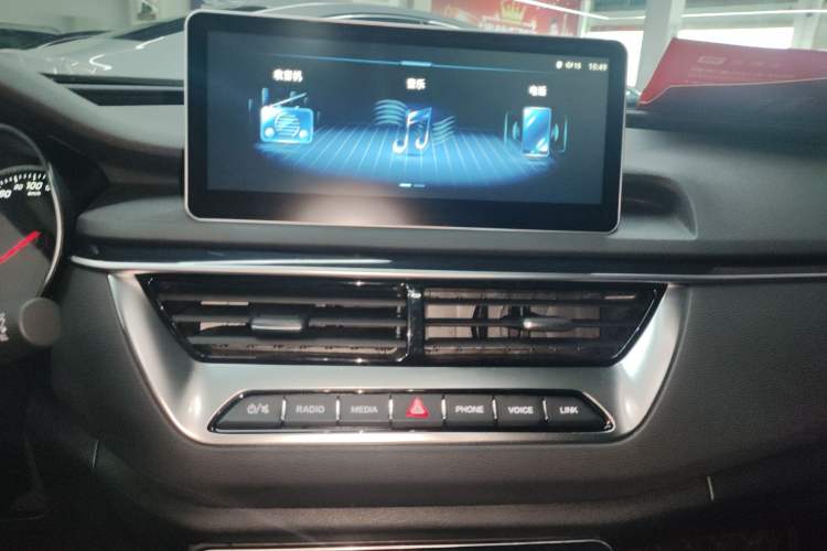 Used Hongqi H5 2022 Classic Model Facelift 1.5T DCT Qiyun Edition Audio And AC Panel