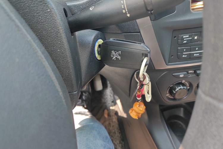 Used Peugeot 301 2014 1.6L Manual Comfort Edition