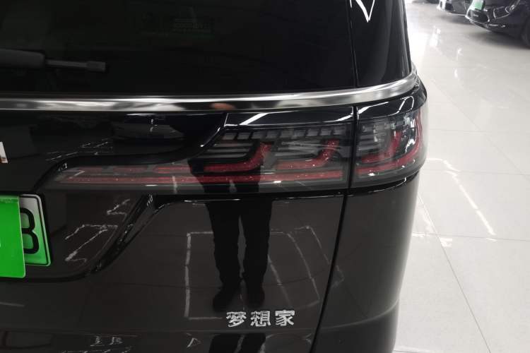 Used VOYAH Dream 2025 PHEV Four-Wheel-Drive Flagship Version – Qiankun Edition Right Rear Taillight