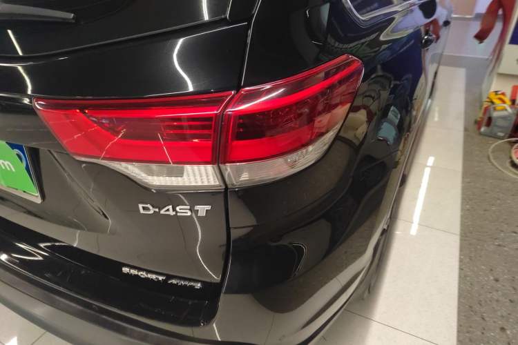 Used Toyota Highlander 2018 2.0T Four-Wheel Drive Prestige Version 7 Seats China V Emission Standard Exterior 3