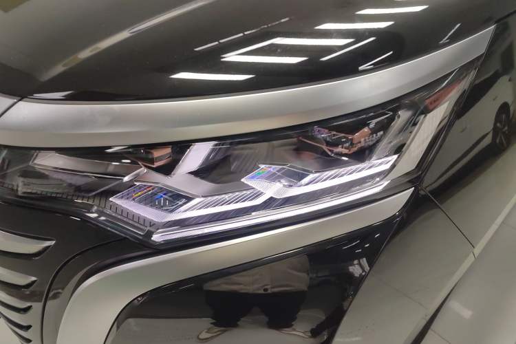 Used Denza D9 2024 DM-i 980 Four-Wheel Drive Prestige Model Left Front Headlight