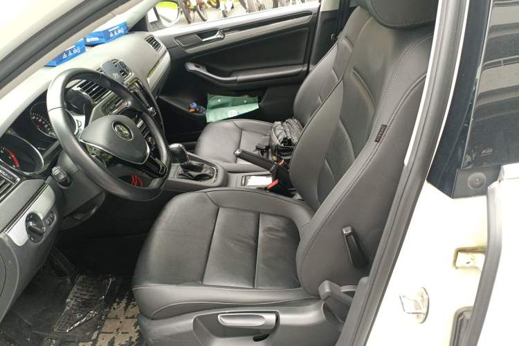 Used Volkswagen Sagitar 2015 1.6L Automatic Comfort Model Left Front Seat