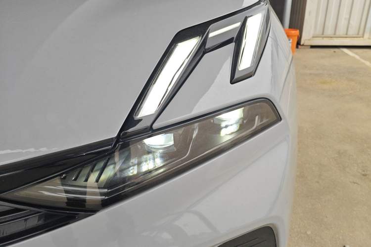 Used Lynk & Co 06 EM-P 2023 EM-P 126 Long-Range Halo Left Front Headlight