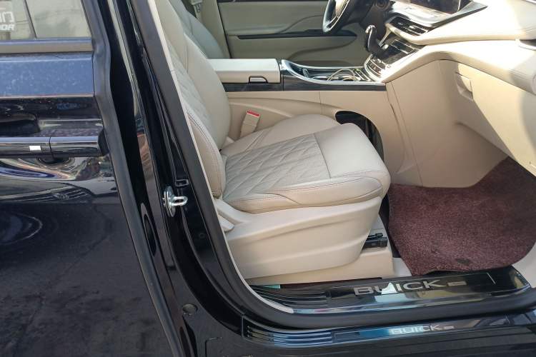 Used Buick GL8 2023 ES Lu Zun Comfort Model Right Front Seat