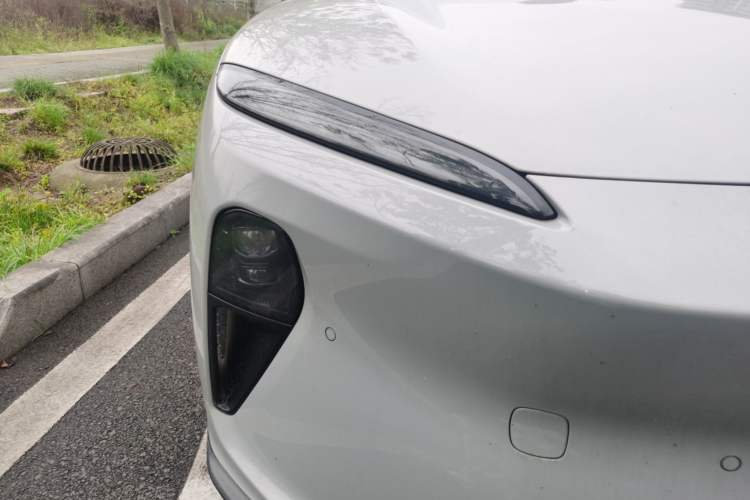 Used Nio ET5 2024 75 kWh Right Front Headlight