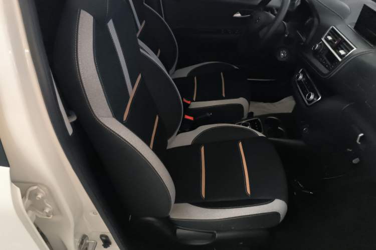 Used SOL E10X 2021 150 km Ambitious Trim Right Front Seat