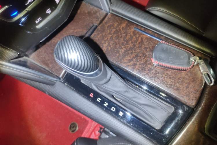 Used Cadillac XTS 2018 28T Tech Edition Gear Lever