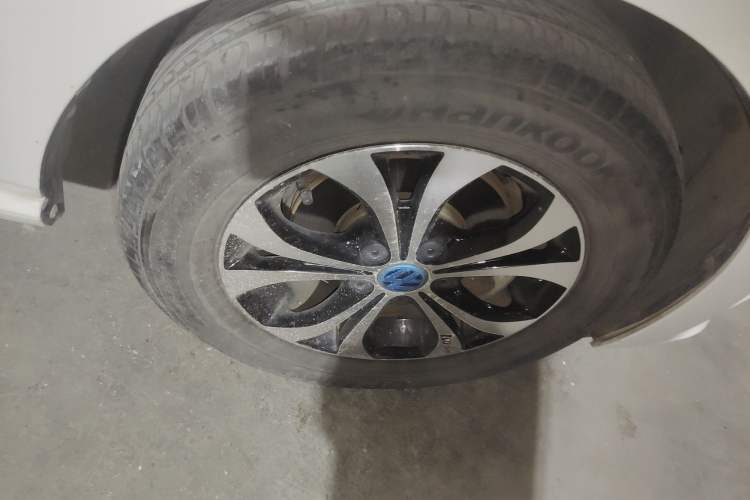 Used Volkswagen Polo 2016 1.4L Automatic Trendy Model Right Front Wheel Hub