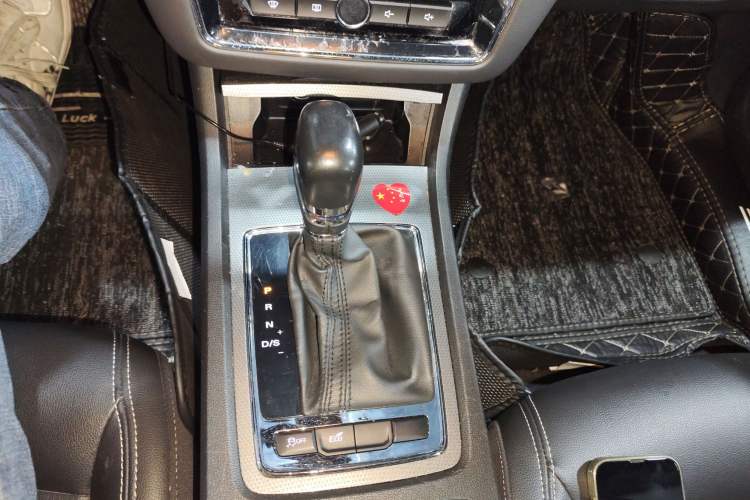 Used Roewe i6 2018 20T Automatic Internet ZhiZun Edition
